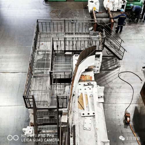 機修廠制作多功能檢修破炭平臺保障安全生產